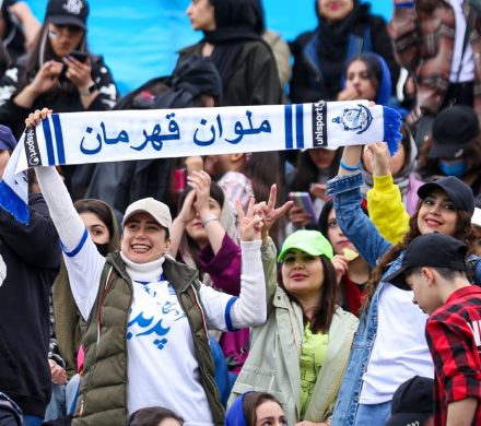 بانوان انزلیچی تماشاگر ویژه بازی امشب ملوان و فولاد!