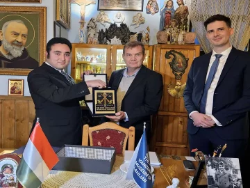 بازدید سفیر مجارستان از موزه جنگ جهانی دوم لاهیجان!