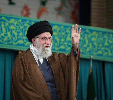 رهبر معظم انقلاب: زن، کارگزار خانه نیست، مدیر است