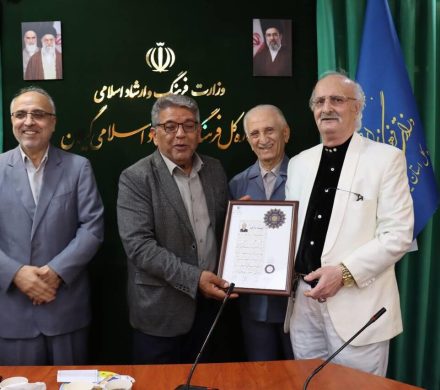 هفت هنرمند برجسته گیلانی نشان هنری دریافت کردند