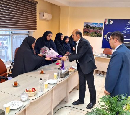 معلمان نمونه لاهیجانی تجلیل شدند