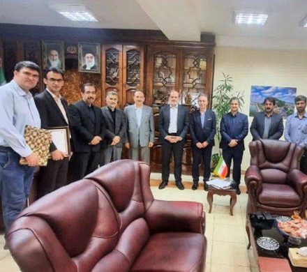 دو نخبه برتر شهرستان لاهیجان تجلیل شدند
