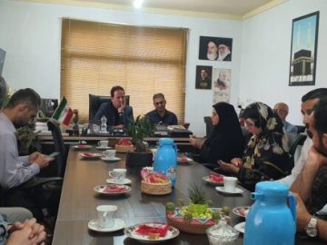 تجلیل از خبرنگاران در اداره صمت لاهیجان/ دعوت از رسانه‌ها برای حضور در قلب اقتصاد
