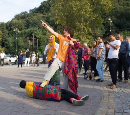 جدول زمان و مکان اجراهای پانزدهمین جشنواره تئاتر خیابانی شهروند لاهیجان