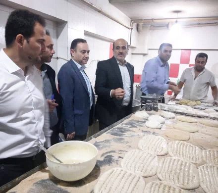 بازدید میدانی فرماندار لاهیجان و دستگاه‌های نظارتی از نانوایی‌ها/ تأکید بر پخت نان باکیفیت و رعایت نرخ مصوب